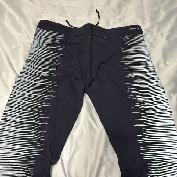 Nike Dri-fit workout leggings, Large - Picture 4 of 6